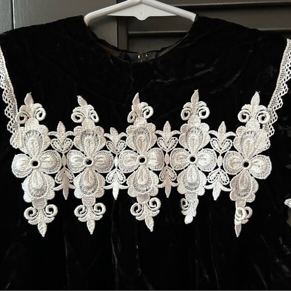 Vintage Jessica McClintock Girl’s Gunne Sax Black Velvet Dress w/ Lace, Size 3T - Picture 5 of 12